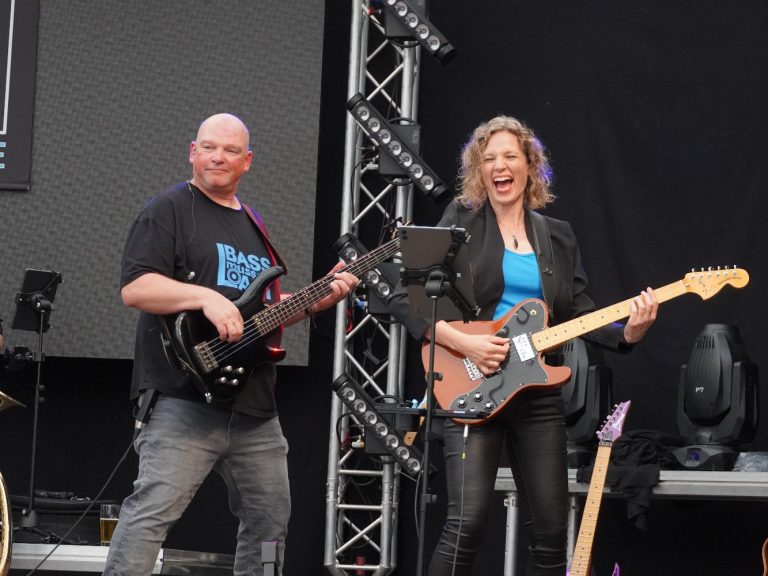 Gitarre und Bass in Action Gitarre und Bass in Action